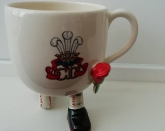 Copa conmemorativa peculiar de Charlton Ware.