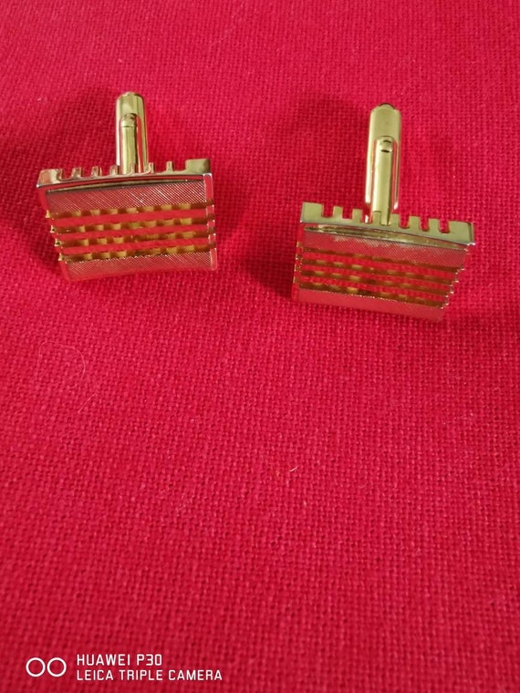 Stylish Rectangular Shaped Cufflinks in Gold Tone… - image 4