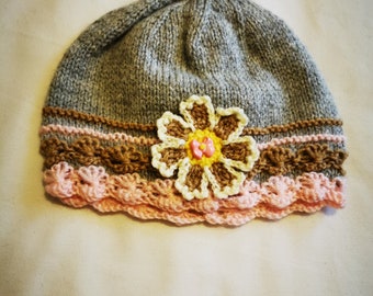 Hand knitted Girls Hat Age 4/5.