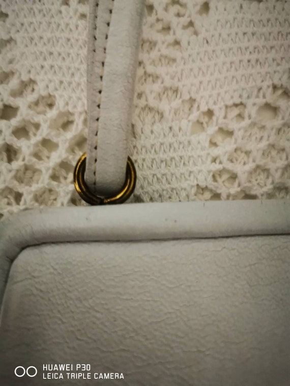 Pretty Little White Vintage Leather Handbag. - image 10