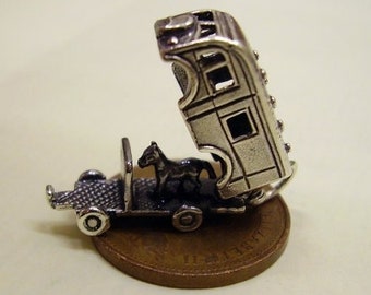 Beautiful Sterling Silver HORSEBOX charm,  opens to reveal a horse