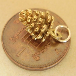 9ct gold PINE CONE 3D  Christmas charm charms