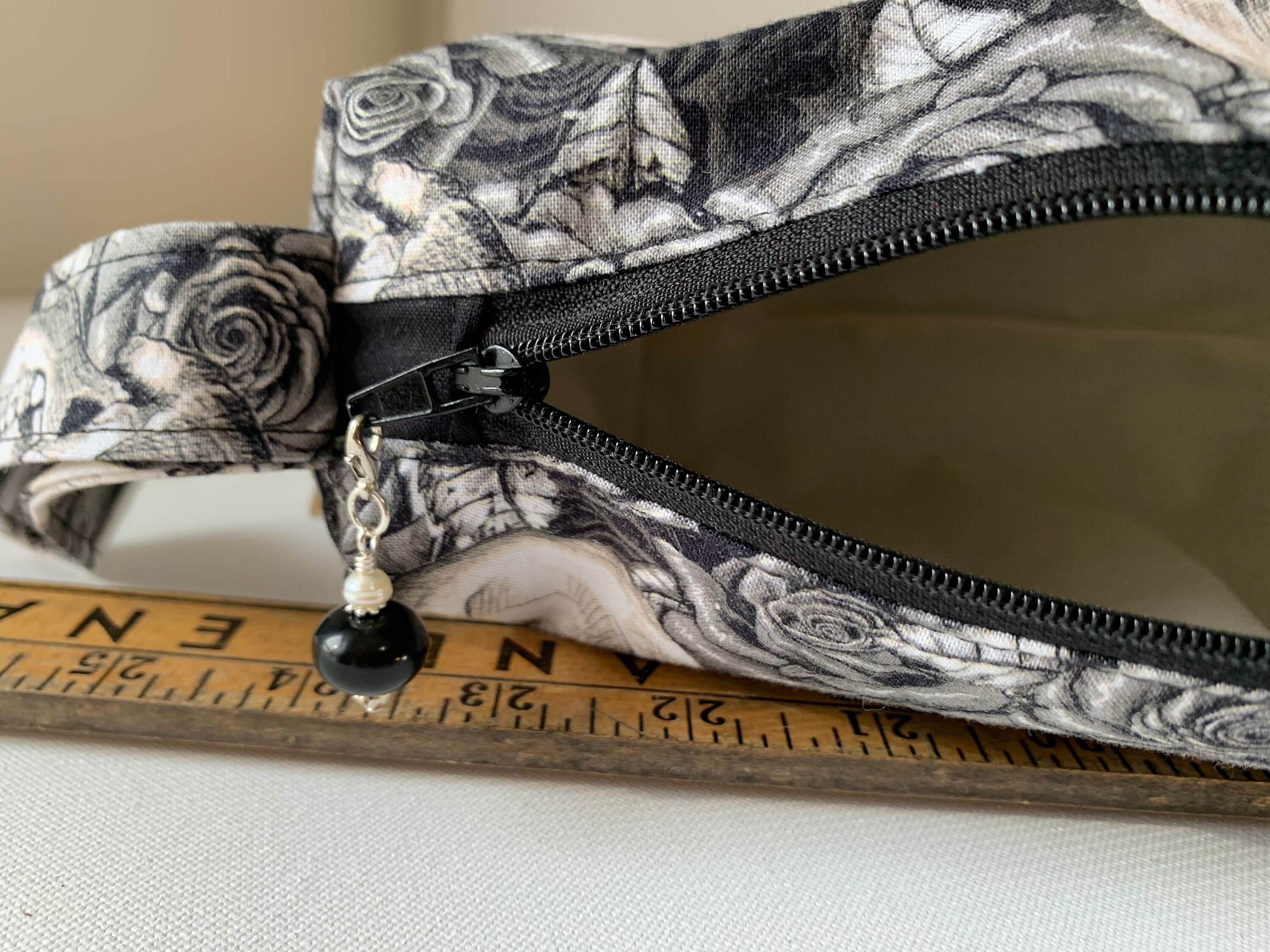 Small Knitting Project Wedge Box Bag With Natural Stone Zipper 