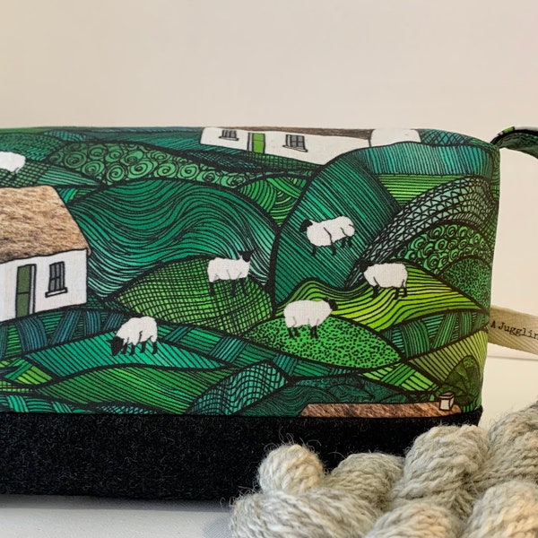 Kleine Strickprojekt-Keil-Box-Tasche mit Naturstein-Reißverschluss - IRISH CROFT - Fiercely Handmade in Canada-WIP or Notions Bag