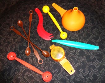 Groups of vintage Tupperware Giveaways