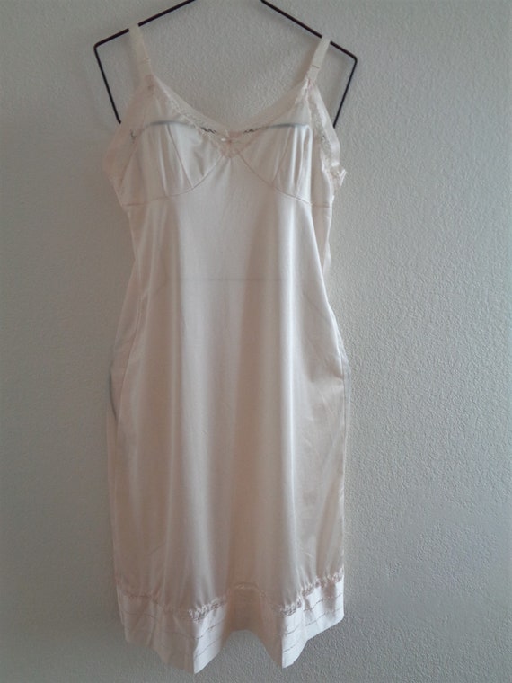 Nylon 1960s Full Slip in Beige with Lace /& Organza Trim by Van Raalte Size 32 Vintage Lingerie Clothing Whole Petticoat