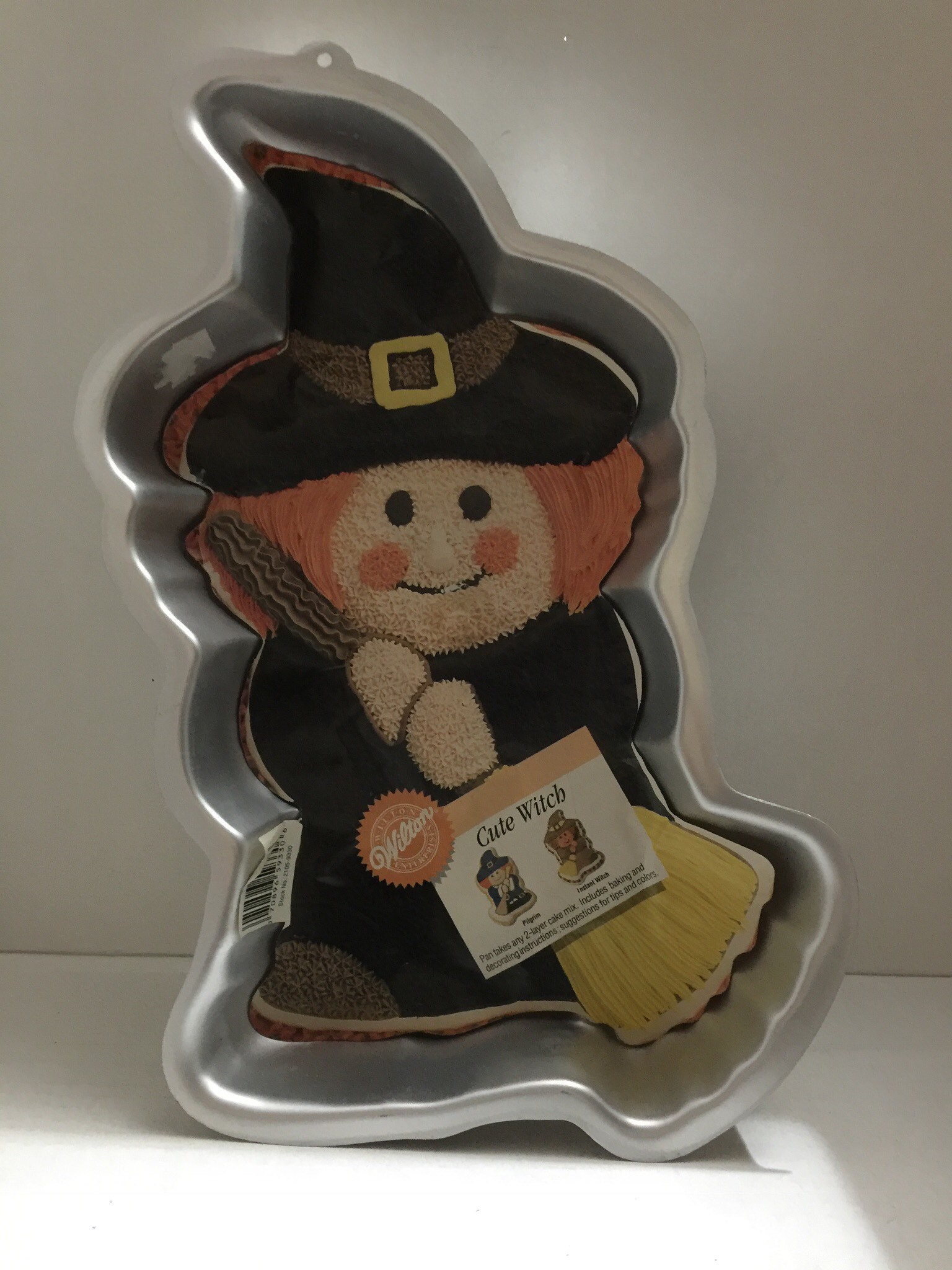 vintage cute witch cake