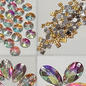 Puede incluir: Surtido de pedrería de cristal iridiscente en varias formas y tamaños. La pedrería es de un arcoíris de colores, incluyendo rosa, morado, azul, verde y amarillo. Hay formas redondas, cuadradas y de lágrima.