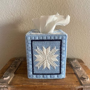 Snowflake Tissue Box Cover, Winter Decor, Christmas Decoration, Holiday Decor, Gift for Mom, Gift for Friend, Plastic Canvas, Seasonal Decor