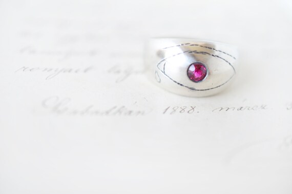Vintage Ruby Paste Sterling Silver Ring: Etched L… - image 7