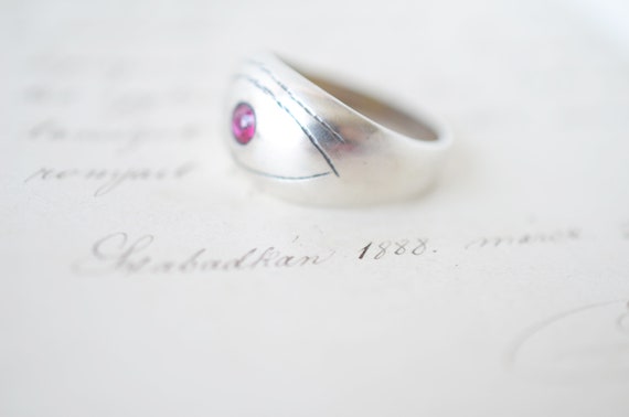 Vintage Ruby Paste Sterling Silver Ring: Etched L… - image 5