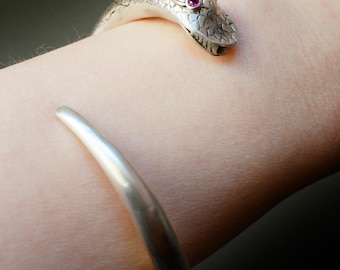 ANTIQUE Ruby Eye Bulky Smiling Snake Bracelet, red eye happy serpent for small size wrist