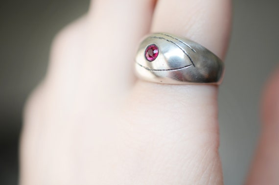 Vintage Ruby Paste Sterling Silver Ring: Etched L… - image 8