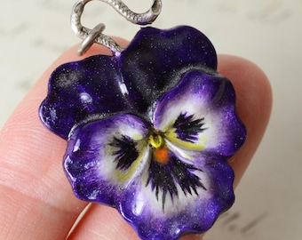 ANTIQUE Sterling Silber große Emaille Purple Stiefmütterchen Anhänger. Pansé á moi - Denk an mich Liebeszauber, 1903