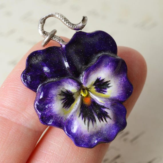 1970’s made in Norway　pansy pendant ANTIQUE Sterling Silver Large Enamel Purple Pansy Pendant. Pansé á