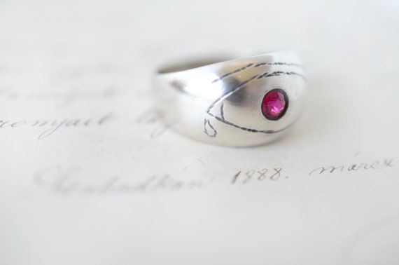 Vintage Ruby Paste Sterling Silver Ring: Etched L… - image 4