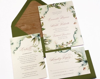 Op de afbeelding: Huwelijksuitnodigingsset met een aquarelbloemendesign. De uitnodiging heeft een groene en blauwe aquarel achtergrond met een bloemendesign en de tekst "Camille Jasmine en Keith Roberts". De RSVP-kaart heeft een vergelijkbaar ontwerp met de tekst "Graag reageren voor 21 maart".