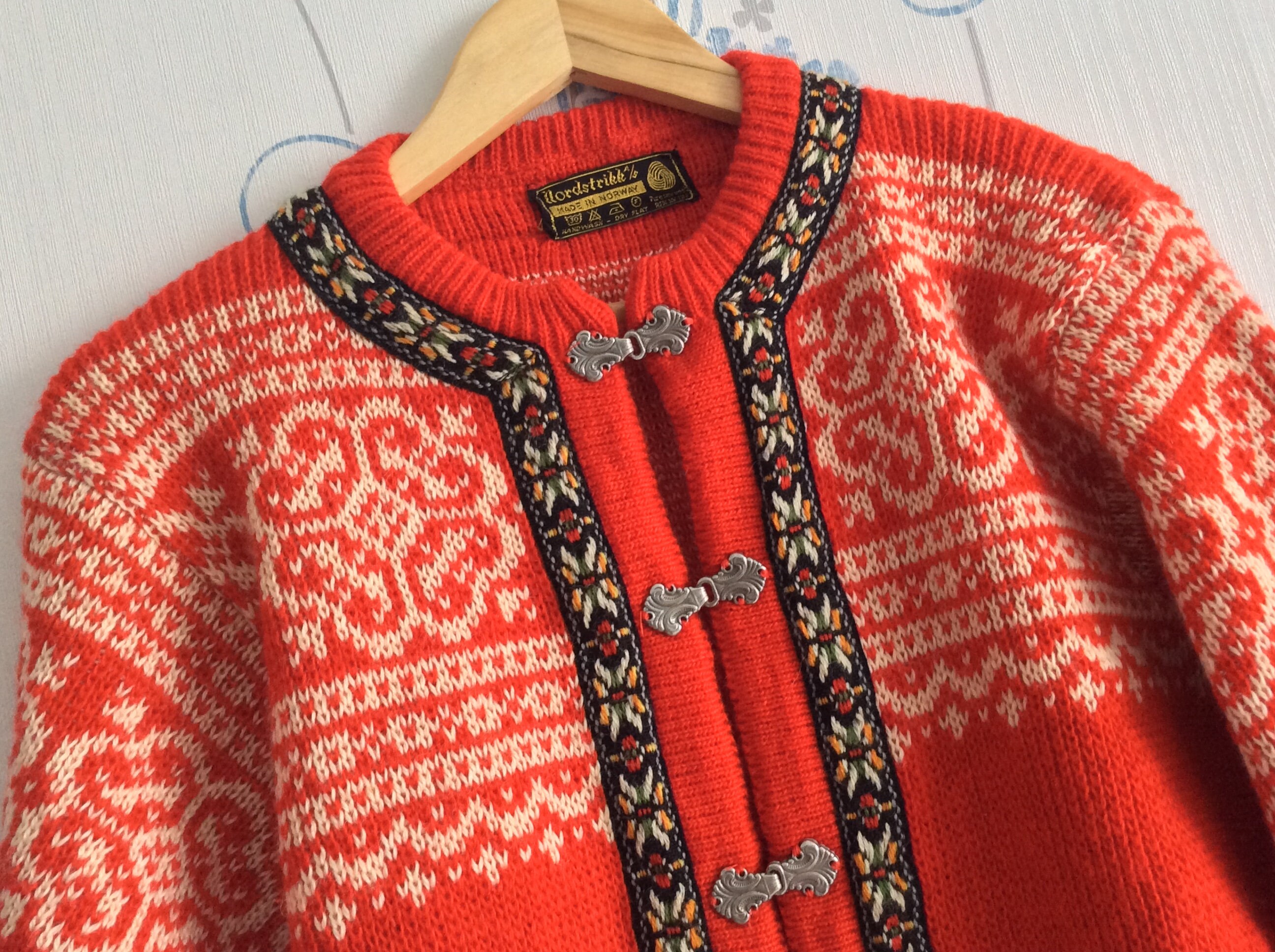 Vintage NORDSTRIKK Pure Wool Red Fair Isle Knitted Sweater 