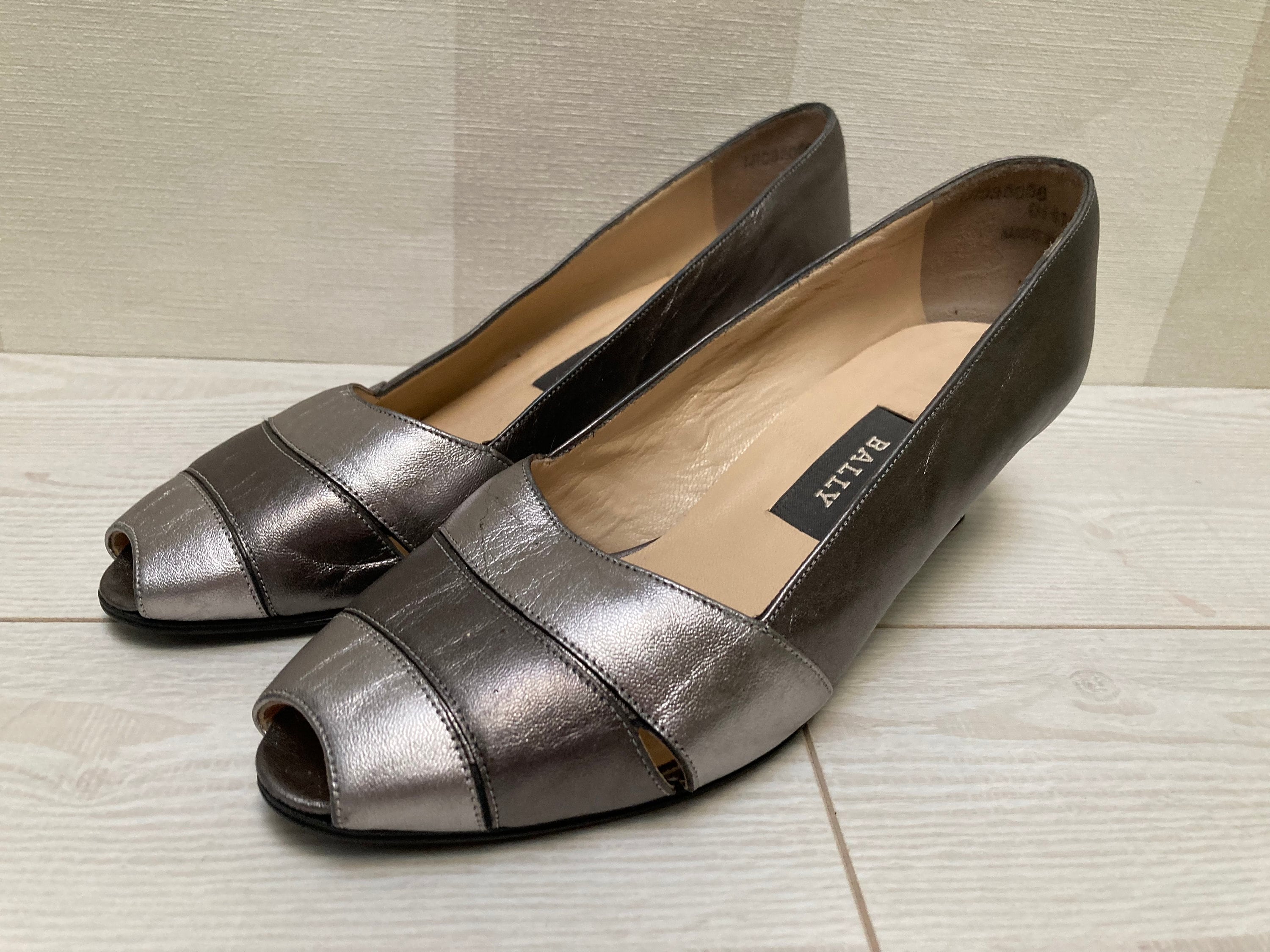Bally, Vintage BALLY made in England Open Toe Metallic Leather Heel Summer shoes. Brand new! Size 3,5 UK, 36,5 EU