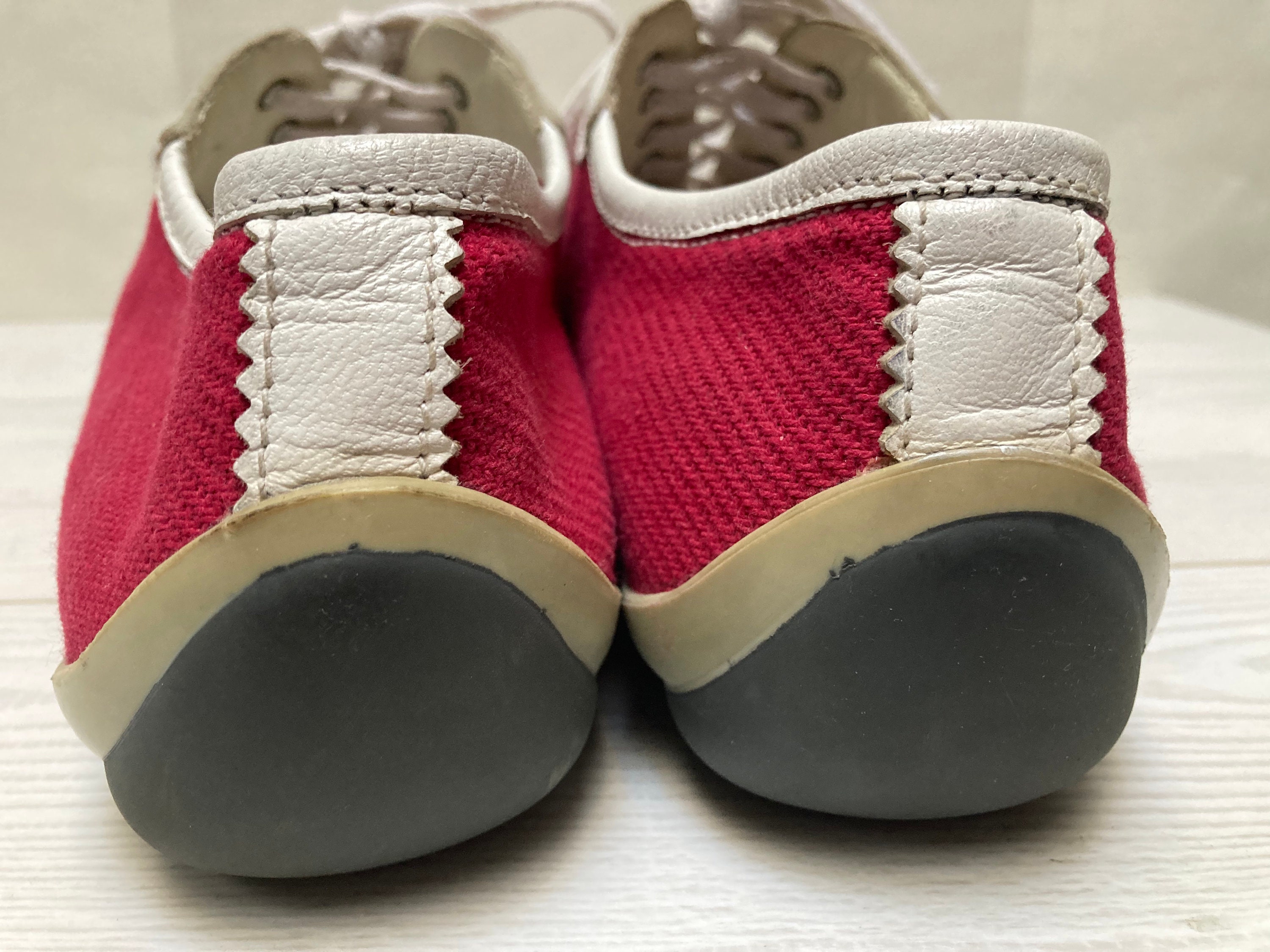 靴 90s00s miumiu archive leather sneaker Miu Miu Leather Sneakers – Chinatown Vintage
