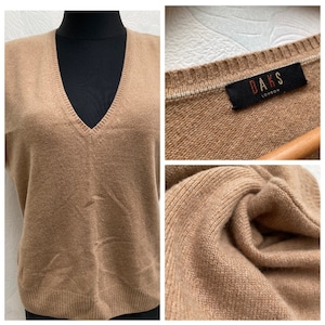 DAKS LONDON Pure Cashmere Camel Beige V-Neck Knitted Vest, Sleeveless Pullover size L, 42 EU