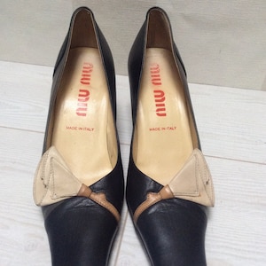 MIU MIU Soft Leather Kitten Bell Women Heel Pumps, Shoes. Flower front detail. Vintage 1990s, Made in Italy, size 36,5.