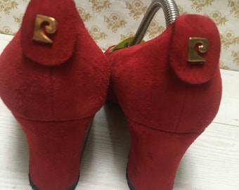 Vintage PIERRE CARDIN Scarlet Red Fine Suede Leather Pump Shoes size 38, made in Italy