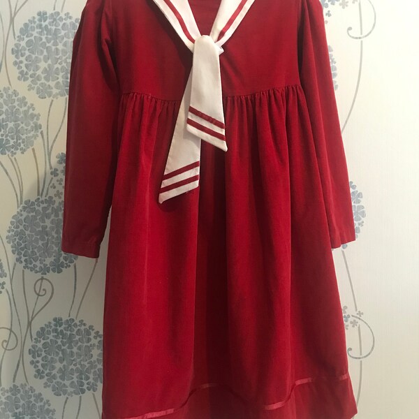 LAURA ASHLEY vintage Sailor Style Velvet Red Dress avec col blanc pour fille, fabriquée en Grande-Bretagne. Taille 116-122