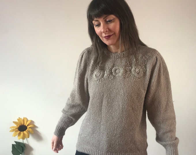 Vintage 80s Light Taupe Jumper with Floral Aplica Detail