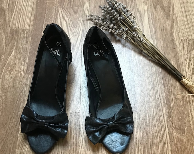 Vintage Style Black Peep Toe Sandals