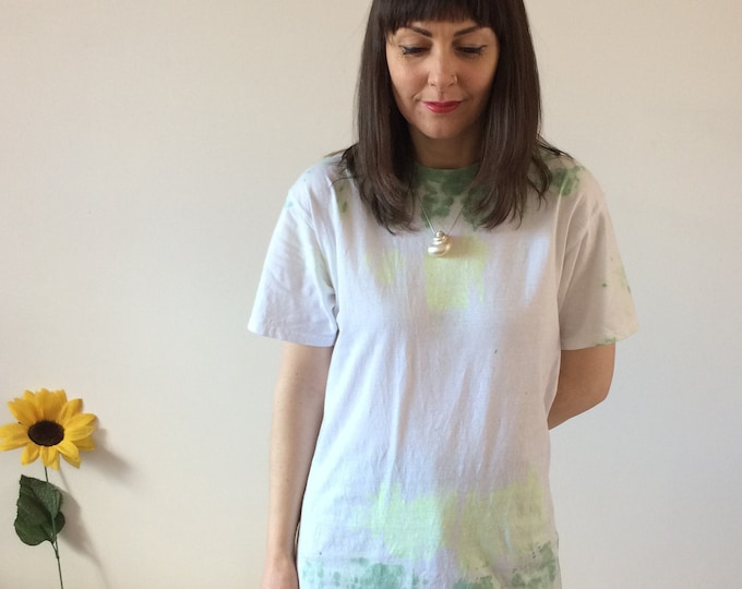 Vintage 90s White & green Tie Dye T-shirt.