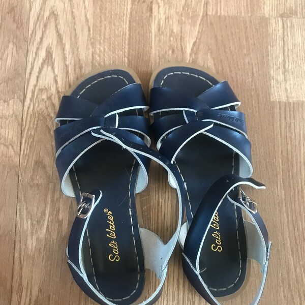 Wunderschöne Vintage Style Saltwater Navy Sandalen