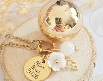 Bola de grossesse or Mini Nous 2026 fleur de nacre feuille et pierre de lune sur chaine dorée