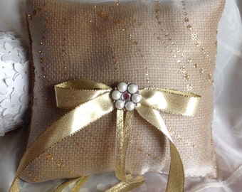 Burlap ring bearers pillow, burlap and Gold Pillow.   ---