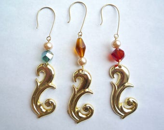 Gold plated ornament, 3 Decorative acrylic swirls with choice of colorful glass beads and pearls