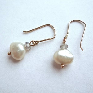 Keshi pearl and labradorite dangle earrings, Solid 14k gold, Freshwater baroque pearl drops, Small pale grey dangles
