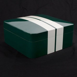 HUMIDOR Racing Green (Basic). High quality gloss lacquer. 105 cigars.