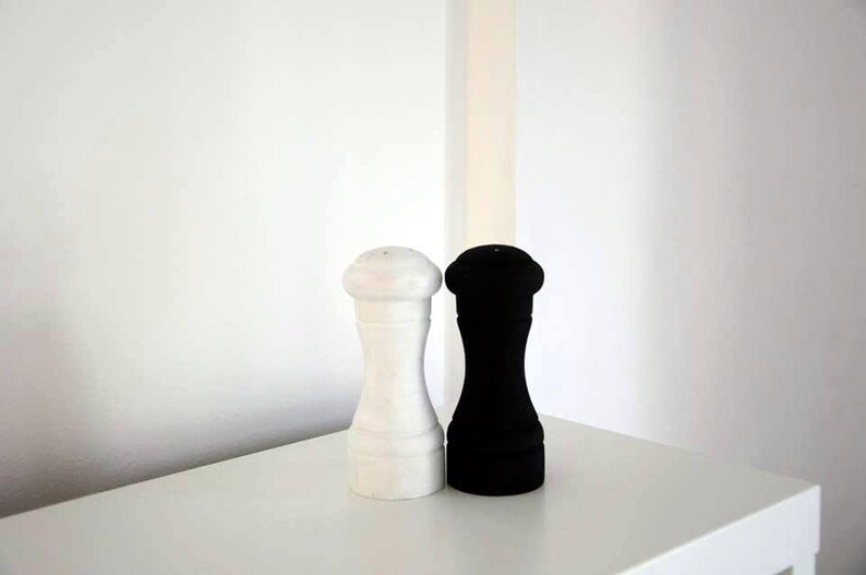 Black and White Salt and Pepper Shakers / Wooden Salt Shakers / Kitchen Decor / Pepper Shaker
