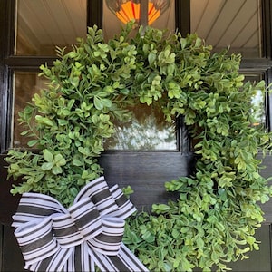 CLEARANCE /Farmhouse Wreath, Boxwood wreath, Green wreath, Green leaf wreath,Housewarming gift, Fixer upper wreath, Bride gift. 20-22"