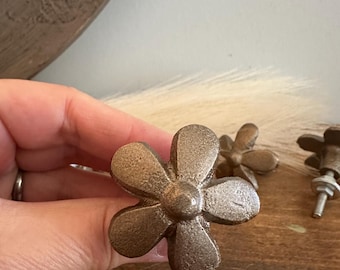 Gold Daisy Flower Knob - Shabby Chic Dresser Drawer Pull
