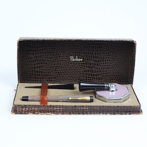 Vintage Parker Duofold Mauve Fountain Pen Desk Set: Fine Gold Nib