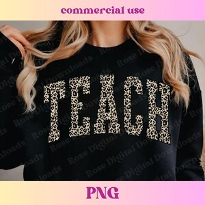 Peut inclure: Sweat-shirt noir avec un imprim&eacute; l&eacute;opard "TEACH".