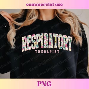 Puede incluir: Sudadera negra con el texto "Respiratory Therapist" en letras rosas con detalles florales.