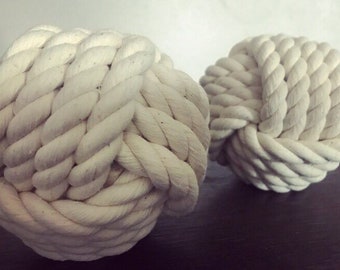 Monkey Fist Knot Buchstützen