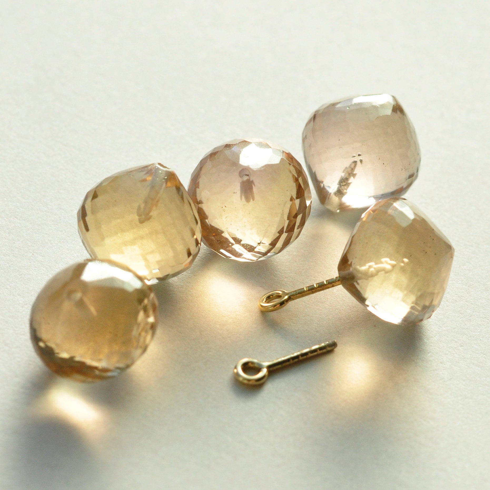 AAAシャンパンシトリンマイクロファセット9mmオニオンドロップハーフ