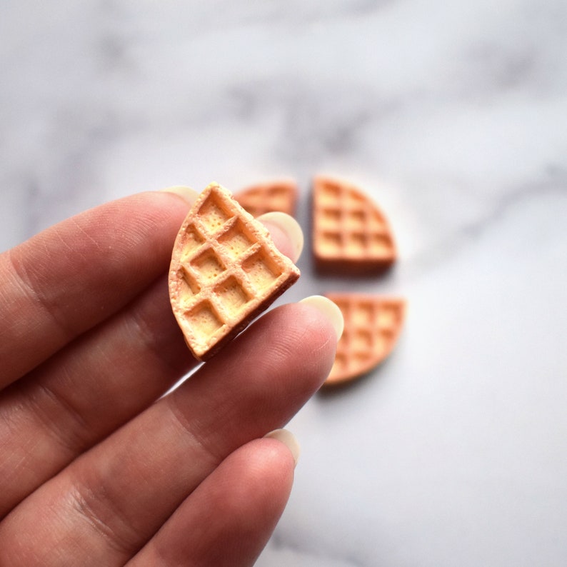 Waffle Magnets, Belgian Waffles, Brunch Gift, Home Office Decor, Refrigerator Magnets, Kitchen Decor, Gift for Friend, Dorm Room Decor bild 3