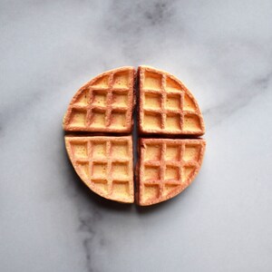 Waffle Magnets, Belgian Waffles, Brunch Gift, Home Office Decor, Refrigerator Magnets, Kitchen Decor, Gift for Friend, Dorm Room Decor bild 2