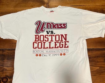 Vintage 1995 UMass vs Boston College Basketball T Shirt - NCAA 90s - Mens XL