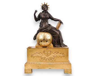 Antiguo reloj de repisa francés de bronce, estilo Imperio, París, década de 1820