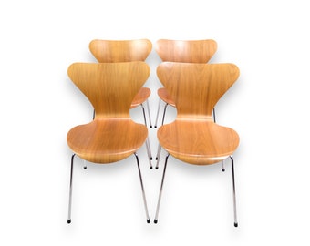 4er Set Seven Chairs in Nussbaum von Arne Jacobsen und Fritz Hansen aus den 1960er Jahren